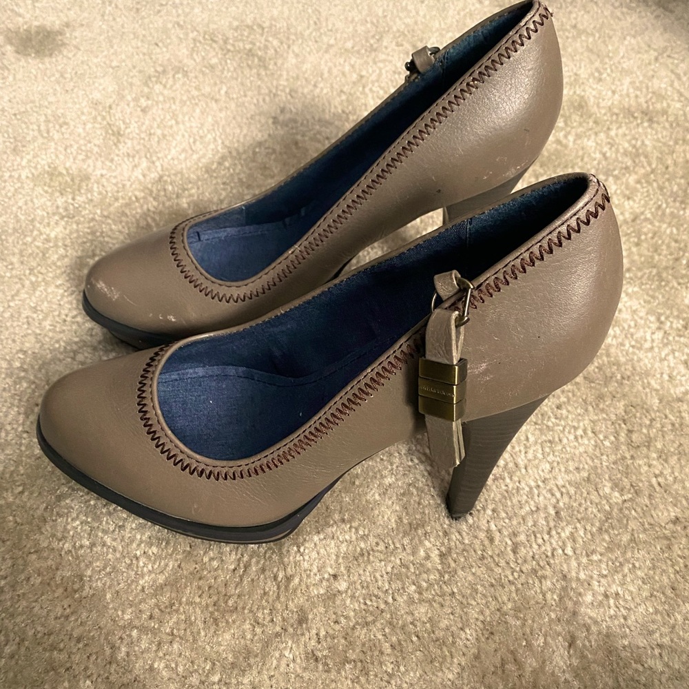 Calvin Klein pumps